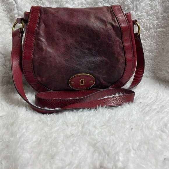 Fossil leather cranberry red messenger bag distressed cow hide leather f… - Picture 1 of 9